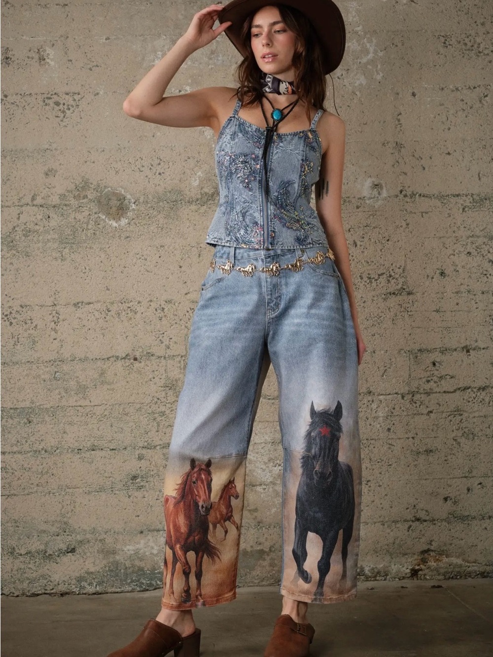 Viral popular horse barrel jeans - Picture 2 of 2